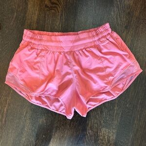 Lululemon Hotty Hot Short 2.5”, size 6
